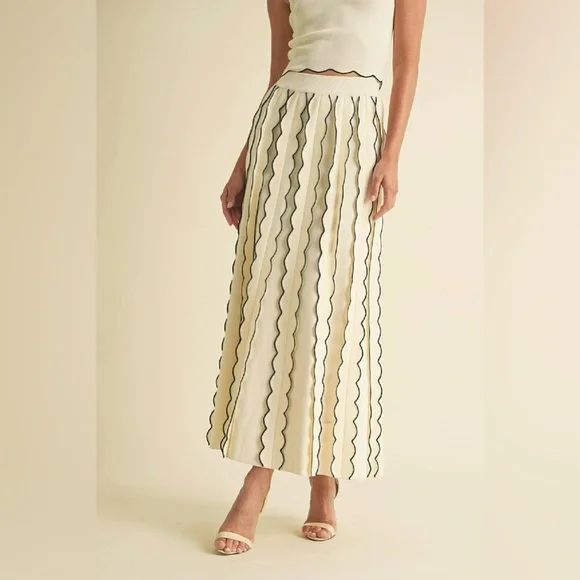 NWT Boutique Juliet Scalloped Sweater Knit 2-Piece Set – Cream/Black - Picture 4 of 12